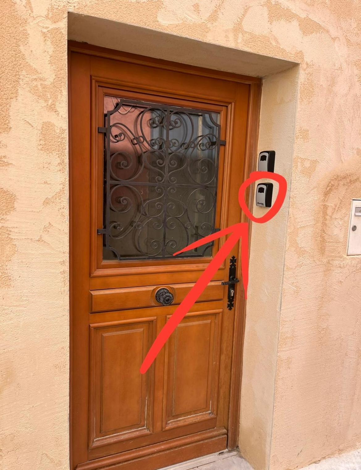 Entre Tendance Et Authenticite - La Voute Nîmes Esterno foto